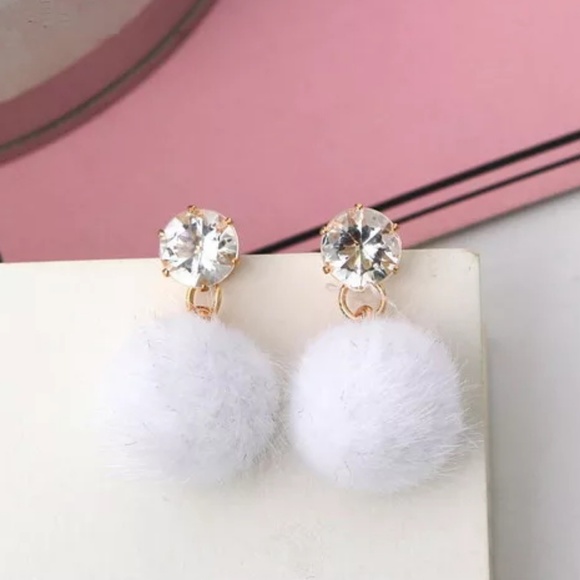 Jewelry - 🆕️WHITE Fuzzy ball earrings